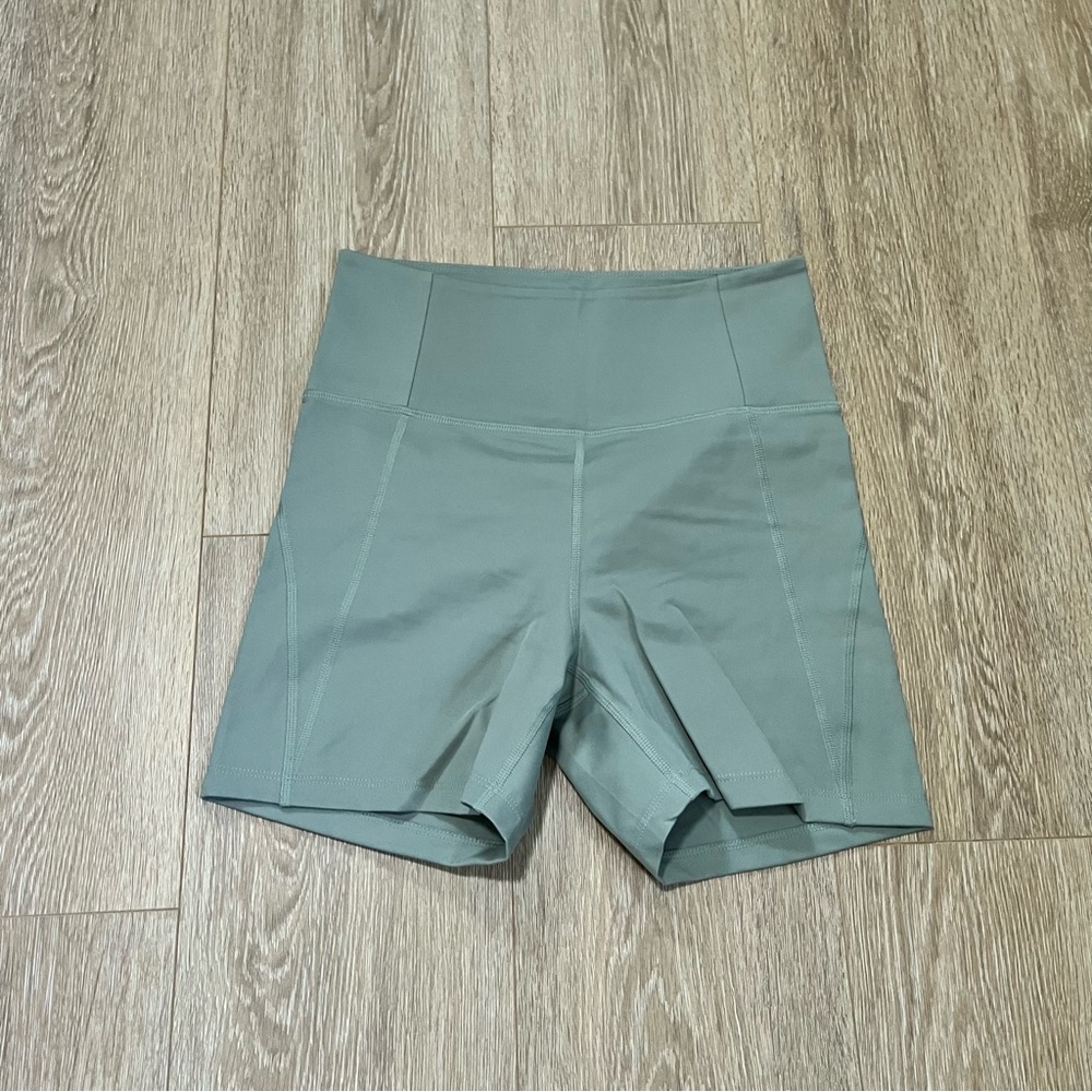 Girlfriend Collective Compressive Run Short Agave M